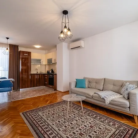 очарователен до морската градина