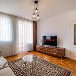 Apartament очарователен до морската градина Varna